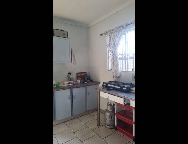 4 BEDROOM HOUSE FOR SALE IN BARRY HERTZOG PARK